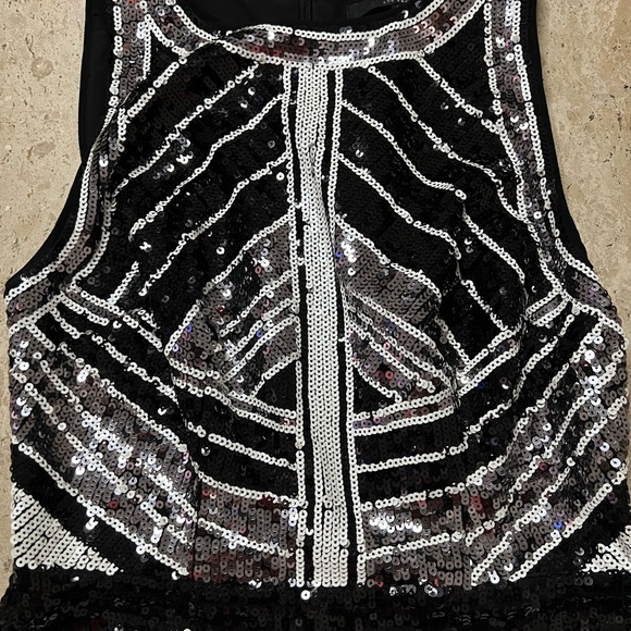 Beautiful GUESS Black and White Sequins Dress Size 6 - Picture 3 of 7